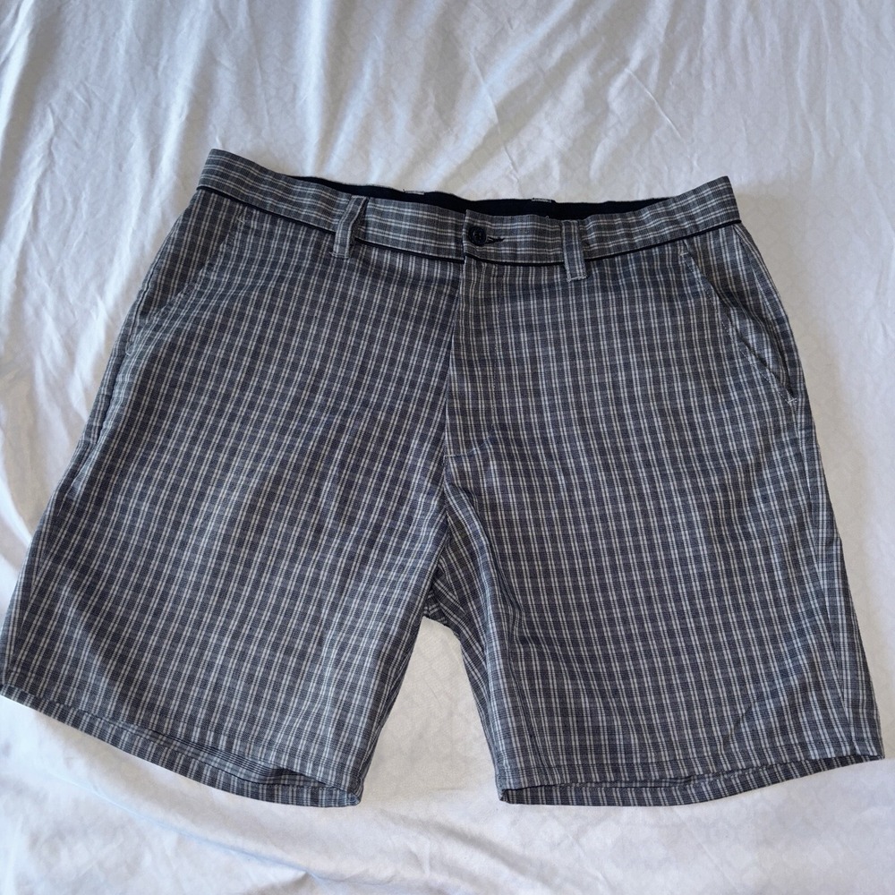 TravisMathew Little Derby Plaid Golf Shorts Mens 36 Black Grey White Performance